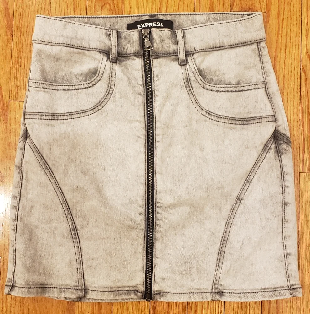 Express Skirt Size 4 πββ¬ - Picture 3 of 7